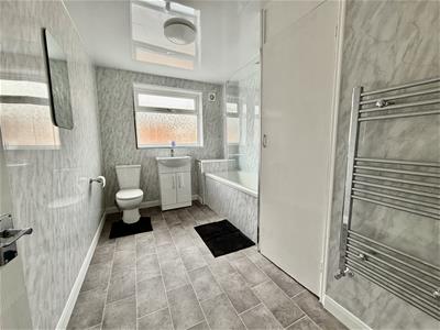 BATHROOM/WC